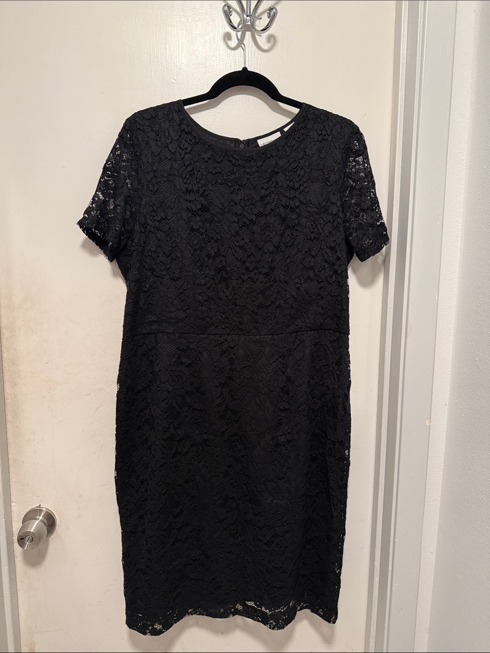Black Lace Short-Sleeve Shift Dress